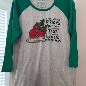Green & Gray Women’s Raglan Holiday Top